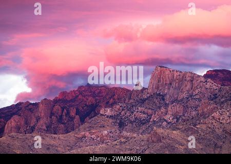 Cathedral Rock, bei Sonnenuntergang, in den Santa Catalina Bergen in der Nähe von Tucson AZ. Stockfoto