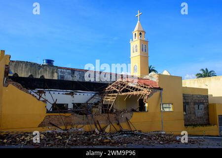 Itambe, Bahia, Brasilien. Februar 2024. SALVADOR (BA), 24/2024 - STARKREGEN ZERSTÖREN UND ZERSTÖREN EINEN TEIL DER KATHOLISCHEN KIRCHE IN ITAMBE (BA) - STARKREGEN, die in den letzten Tagen den Südwesten von Bahia getroffen haben, haben einen Teil der katholischen Kirche Sao Sebastiao niedergeschlagen und zerstört. die Hauptkirche in der Stadt Itambe, Bahia, Nordosten Brasiliens. Diesen Samstag, Den 24. Februar 2024. (Foto: Saulo Dias/Thenews2/Zumapress) (Foto: © Saulo Dias/TheNEWS2 via ZUMA Press Wire) NUR REDAKTIONELLE VERWENDUNG! Nicht für kommerzielle ZWECKE! Stockfoto