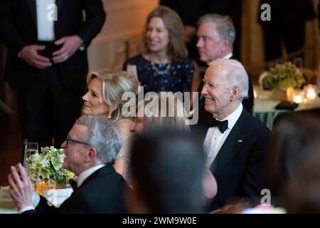Washington, Usa. Februar 2024. US-Präsident Joe Biden empfängt Gouverneure und ihre Ehepartner zur Unterhaltung im Weißen Haus in Washington, DC, während der Jahrestagung der National Governors Association am 24. Februar 2024. Credit: Chris Kleponis/Pool über CNP Credit: Abaca Press/Alamy Live News Stockfoto