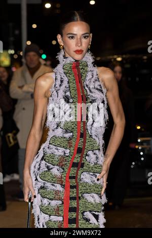 Mailand, Italien. Februar 2024. Bruna Marquezine verlässt ihr Hotel, um am 24. Februar 2024 die Modeschau Bottega Veneta während der Damenkollektion der Milan Fashion Week im Herbst 2024-2025 in Mailand, Italien, zu besuchen. Foto: Marco Piovanotto/ABACAPRESS.COM Credit: Abaca Press/Alamy Live News Stockfoto