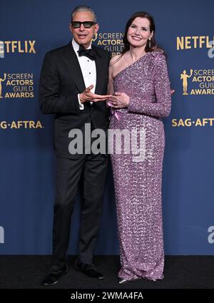 Los Angeles, USA. Februar 2024. Los Angeles, Usa. Februar 2024. (L-R) Jeff Goldblum und Geena Davis treten 30 am Samstag, den 24. Februar 2023, im Shrine Auditorium und in der Expo Hall in Los Angeles, Kalifornien, auf. Foto: Chris Chew/UPI Credit: UPI/Alamy Live News Credit: UPI/Alamy Live News Stockfoto