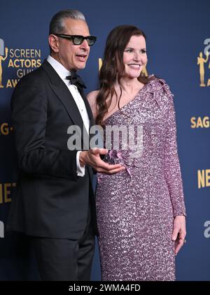 Los Angeles, USA. Februar 2024. Los Angeles, Usa. Februar 2024. (L-R) Jeff Goldblum und Geena Davis treten 30 am Samstag, den 24. Februar 2023, im Shrine Auditorium und in der Expo Hall in Los Angeles, Kalifornien, auf. Foto: Chris Chew/UPI Credit: UPI/Alamy Live News Credit: UPI/Alamy Live News Stockfoto