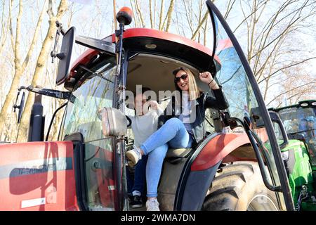 Demonstration von Bauern aus Nouvelle-Aquitaine im Südwesten Frankreichs in Bordeaux, der Hauptstadt der Region, um „Nein zur Liquidation der Franzosen zu sagen Stockfoto