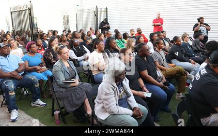 New Orleans, USA. Februar 2024. Besucher hören den WNBA-Champions A'ja Wilson und Cynthia Cooper während des Author Talks und der Buchunterzeichnung im Baldwin & Company Bookstore in New Orleans, Louisiana am Samstag, den 24. Februar 2024. (Foto: Peter G. Forest/SipaUSA) Credit: SIPA USA/Alamy Live News Stockfoto