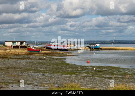 Sinah, Hampshire, England, Großbritannien - 2. Oktober 2022: Hausboote in den Kench Stockfoto