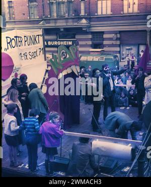 DEU, Deutschland, Dortmund: Persönlichkeiten aus Politik, Wirtschaft und Kultur aus den Jahren 1965-90 Dortmund. Roter Punkt für Tarife auf 19.7.71 Stockfoto