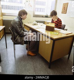 DEU, Deutschland, Dortmund: Persönlichkeiten aus Politik, Wirtschaft und Kultur aus den Jahren 1965-90 Dortmund. Arbeitsamt. Beratung .23.1.1980 Stockfoto