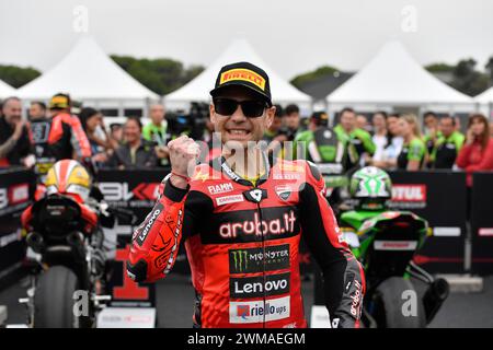 MELBOURNE, AUSTRALIEN. 25. Februar 2024. Alvaro Bautista(1) aus Spanien fährt mit dem Ducati Panigale V4R für Aruba.IT Racing - Ducati feiert den zweiten Platz aus Rennen 2 bei der Eröffnungsrunde der Superbike-Weltmeisterschaft 2024 auf dem Phillip Island Circuit. Karl Phillipson/Alamy Live News Stockfoto