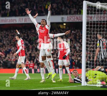 London, Großbritannien. Februar 2024. 24. Februar 2024: Chelsea gegen Arsenal gegen Newcastle United – Premier League – Emirates Stadium Arsenal's Gabriel appelliert, dass sein Kopfball die Linie überquert habe, die dann als Tor gegeben wurde. Bildnachweis: Mark Pain/Alamy Live News Stockfoto