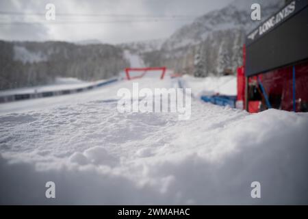 Val di Fassa, Italien 25. Februar 2024: Ein allgemeiner Blick während der FIS Alpinski-Weltmeisterschaft Super G - Rennen storniert - auf der Strecke La Volata im Dolomitgebirge, während der AUDI FIS SKI-WELTMEISTERSCHAFT 2023-24. Quelle: MAURO DALLA POZZA/Alamy Live News Stockfoto