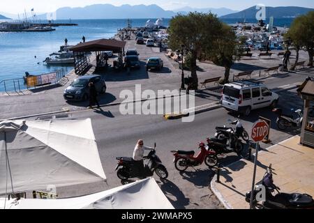 Griechenland, Saronischer Golf, Westsporaden, Ägina am 13. Januar 2023. Die Insel Ägina im Saronischen Golf, eine Stadt in Athen im Herzen der Ägäis SE Stockfoto