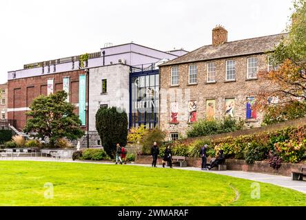 Die Fassade der Chester Beatty Library, ein Museum und eine Bibliothek auf dem Gelände von Dublin Castle im Stadtzentrum von Dublin, Irland Stockfoto