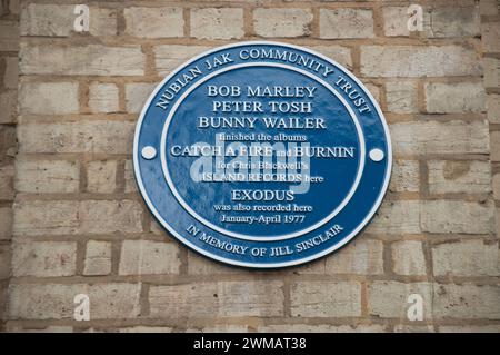 Gedenktafel an der Wand des Island Records Building; Notting Hill; Royal Borough of Kensington and Chelsea; London; Vereinigtes Königreich; Stockfoto