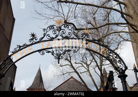 Das Tabernacle ist ein denkmalgeschütztes Gebäude am Powis Square, Notting Hill, West London, England, das 1887 als Kirche erbaut wurde. Stockfoto