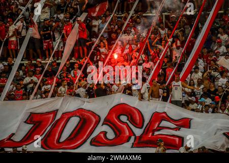 Buenos Aires, Argentinien. Februar 2024. Huracan-Fans wurden während des Spiels zwischen Huracan und San Lorenzo als Teil der Fecha 7 - Copa de la Liga Argentina de Futbol 2024 im Tomas Duco Stadium gesehen. Endpunktzahl: Huracan 0 - 0 San Lorenzo. Quelle: SOPA Images Limited/Alamy Live News Stockfoto