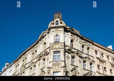Historische Gebäudefassade eines rsidentila-Gebäudes in Prag , Stockfoto
