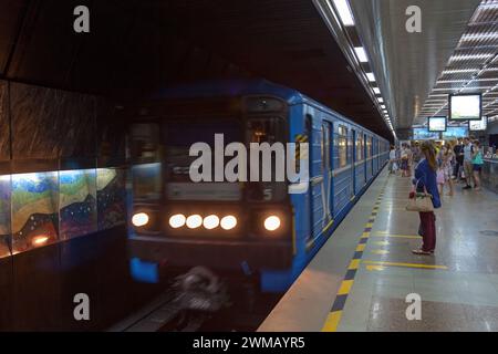 Jekaterinburg, Russland – 15. Juli 2018: Geologicheskaya (russisch Геологическая) ist ein Bahnhof der U-Bahn-Station Jekaterinburg, die am 30. Dezember eröffnet wurde Stockfoto