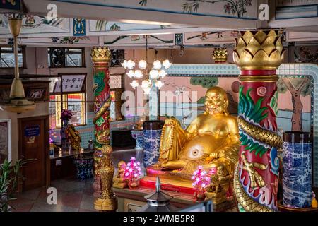 Der Luang Pho Sothon-Schrein in der Stadt Mueang Chachoengsao in der Provinz Chachoengsao in Thailand. Thailand, Chachoengsao, 2. November 2023 Stockfoto