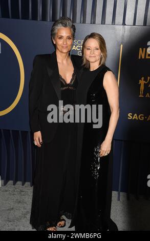 LOS ANGELES, KALIFORNIEN - 24. FEBRUAR: Alexandra Hedison und Jodie Foster nehmen an den 30. Jährlichen Screen Actors Guild Awards im Shrine Audito Teil Stockfoto