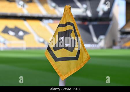 Wolverhampton, Großbritannien. Februar 2024. Die Eckflagge während des Premier League-Spiels Wolverhampton Wanderers gegen Sheffield United in Molineux, Wolverhampton, Vereinigtes Königreich, 25. Februar 2024 (Foto: Cody Froggatt/News Images) in Wolverhampton, Vereinigtes Königreich am 25. Februar 2024. (Foto: Cody Froggatt/News Images/SIPA USA) Credit: SIPA USA/Alamy Live News Stockfoto