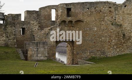 Die Heimenburg ist die Ruine einer Hochburg über der Stadt Hainburg an der Donau in Niederösterreich Stockfoto