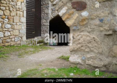 Die Heimenburg ist die Ruine einer Hochburg über der Stadt Hainburg an der Donau in Niederösterreich Stockfoto