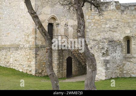 Die Heimenburg ist die Ruine einer Hochburg über der Stadt Hainburg an der Donau in Niederösterreich Stockfoto