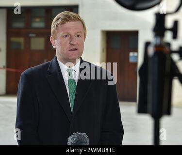 London, Großbritannien, 25. Februar 2024. Der stellvertretende Premierminister Oliver Dowden wird vor den BBC Studios nach seinem Auftritt am Sonntag mit Laura Kuenssberg gesichtet. Autor: Thomas Krych/Alamy Live News Stockfoto