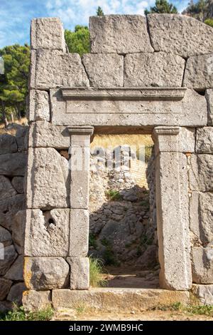 Der Tempel der Diana in Cefalu, im Felsen ( rocca) mit megalithischen Mauern gelegen, Sizilien, Italien Stockfoto