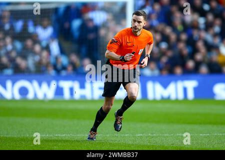 Hillsborough Stadium, Sheffield, England - 24. Februar 2024 Schiedsrichter Thomas Kirk - während des Spiels Sheffield Wednesday gegen Bristol City, EFL Championship, 2023/24, Hillsborough Stadium, Sheffield, England - 24. Februar 2024 Credit: Arthur Haigh/WhiteRosePhotos/Alamy Live News Stockfoto