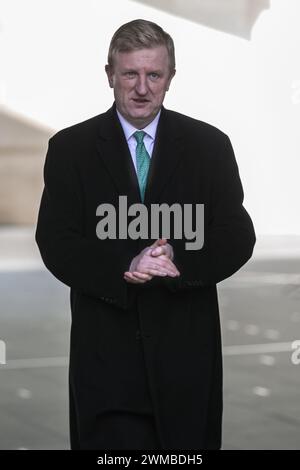 London, Großbritannien, 25. Februar 2024. Oliver Dowden, stellvertretender Premierminister des Vereinigten Königreichs, Kanzler des Herzogtums von Lancaster, Politiker der Konservativen Partei, wird im BBC Broadcasting House in Central London zu einem Appell gesehen. Quelle: Imageplotter/Alamy Live News Stockfoto