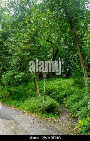 Lampenpfosten auf dem Gelände der Todmorden Unitarian Church Stockfoto