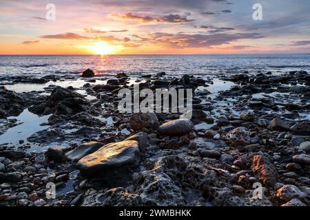 Sonnenaufgang am Blast Beach, Durham Heritage Coast, Seaham, County Durham, Großbritannien Stockfoto