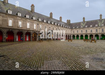 Dublin, Irland - 21. Januar 2024: Innenhof des Irish Museum of Modern Art (IMMA) im ehemaligen Royal Hospital Kilmainham Stockfoto