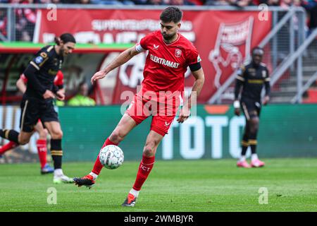 Enschede, Niederlande. Februar 2024. ENSCHEDE, NIEDERLANDE - 25. FEBRUAR: Robin Propper vom FC Twente dribbelt während des niederländischen Eredivisie-Spiels zwischen dem FC Twente und Go Ahead Eagles am 25. Februar 2024 in Grolsch Veste in Enschede. (Foto von Henny Meyerink/BSR Agency) Credit: BSR Agency/Alamy Live News Stockfoto