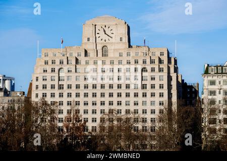 Shell-Mex House, 80 Strand, mit Großbritanniens größtem Zifferblatt, bekannt als „Big Benzol“, heute im Besitz der Familie Conle Stockfoto