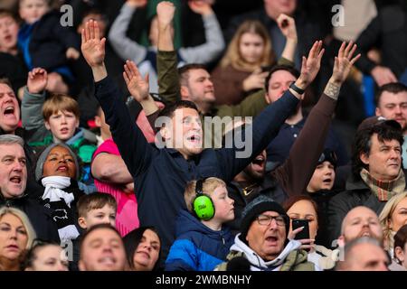 Oakwell Stadium, Barnsley, England - 24. Februar 2024 Derby County Fans - während des Spiels Barnsley gegen Derby County, Sky Bet League One, 2023/24, Oakwell Stadium, Barnsley, England - 24. Februar 2024 Credit: Mathew Marsden/WhiteRosePhotos/Alamy Live News Stockfoto