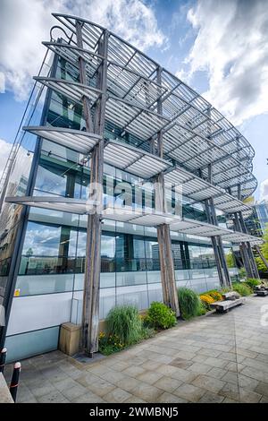 Nomura Building (2009), One Angel Lane, City of London, mit einem kohlenstoffneutralen Holzüberbau Stockfoto