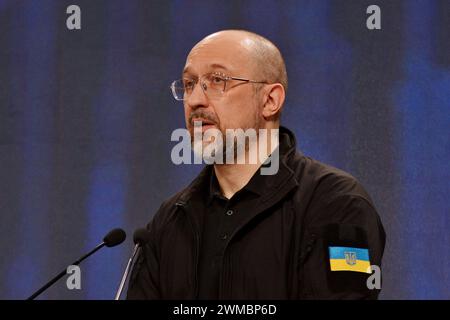 Der ukrainische Premierminister Denys Schmyhal besucht die Ukraine. Konferenz zum Jahr 2024, während Russlands Angriff auf die Ukraine, am 25. Februar 2024 in Kiew, Ukraine. Quelle: SOPA Images Limited/Alamy Live News Stockfoto