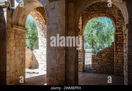 Kirche San Felice im archäologischen Bereich von Balsignano, Stadt Modugno, Provinz Bari, Region Apulien, Süditalien - 10. Jahrhundert Stockfoto