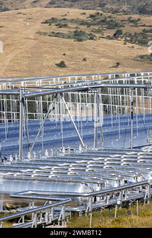 Thermodynamisches Solarkraftwerk vom Fresnel-Typ in llo, Frankreich Stockfoto