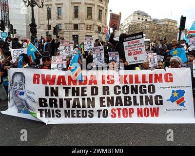Demonstranten in einem marsch gegen Völkermord in der Demokratischen Republik Kongo und gegen die Absprache Ruandas am 24. Februar 2024 in London Stockfoto
