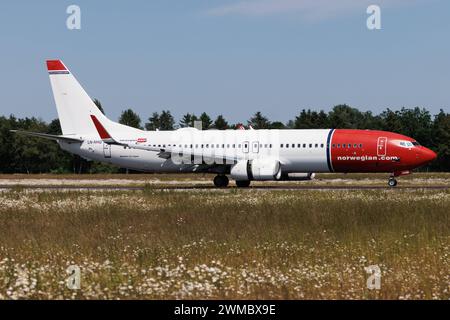 Die Boeing 737-8JP B738 der Fluglinie Norwegian DY / NOZ mit der Registrierung LN-NHG MSN: 41139 landet am Flughafen Hamburg Airport EDDH/HAM. Hamburg Deutschland *** die Boeing 737 8JP B738 der Fluggesellschaft Norwegian DY NOZ mit der Registrierung LN NHG MSN 41139 landet am Flughafen Hamburg EDDH HAM Hamburg Deutschland Stockfoto