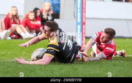 Manchester, Großbritannien. Februar 2024. Versuchen Sie Castleford*** während des Super League-Spiels zwischen Salford Red Devils und Castleford am 25. Februar 2024 im AJ Bell Stadium, Manchester, UK. Foto von Simon Hall. Nur redaktionelle Verwendung, Lizenz für kommerzielle Nutzung erforderlich. Keine Verwendung bei Wetten, Spielen oder Publikationen eines einzelnen Clubs/einer Liga/eines Spielers. Quelle: UK Sports Pics Ltd/Alamy Live News Stockfoto