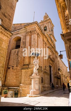 Mdina, Malta - 20. Juni 2023: Glockenturm und Kirche der Verkündigung unserer Frau in Mdina auf der Insel Malta; Stockfoto