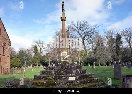 Berkswell Church. The Preaching Cross, St John Baptist Anglican Church, Berkswell, Solihull, West Midlands, England Großbritannien Stockfoto