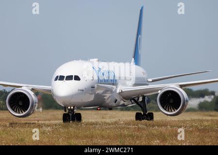 Die Boeing 787-9 Dreamliner B789 der Fluglinie Air Europa UX / AEA mit der Registrierung EC-MSZ MSN: 62171 rollt am Flughafen Hamburg Airport EDDH/HAM. Hamburg Hamburg Deutschland Stockfoto