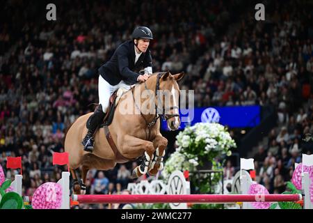 GÖTEBORG, SCHWEDEN 20240225Henrik von Eckermann, Schweden, auf dem Pferd König Edward während des Sprungens beim Weltcupspringen auf der Göteborg Horse Show in Skandinavium am Sonntag, den 25. Februar 2024. Eckermann belegte den zweiten Platz. Foto: Björn Larsson Rosvall/TT/TT/Code 9200 Stockfoto