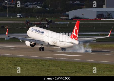 Der Airbus A321-271NX A21N der Fluglinie Turkish Airlines TK / THY mit der Registrierung TC-LSY MSN: 9415 landet am Flughafen Hamburg Airport EDDH/HAM. Hamburg Hamburg Deutschland Stockfoto