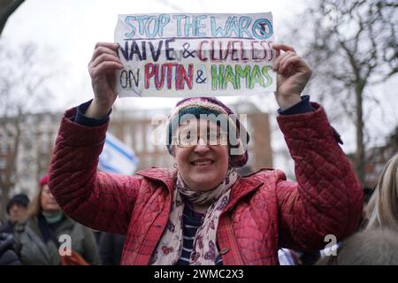 Leute, die an der "Nein zum Terror"-Kundgebung am Tavistock Square im Zentrum von London teilnehmen. Bilddatum: Sonntag, 25. Februar 2024. Stockfoto